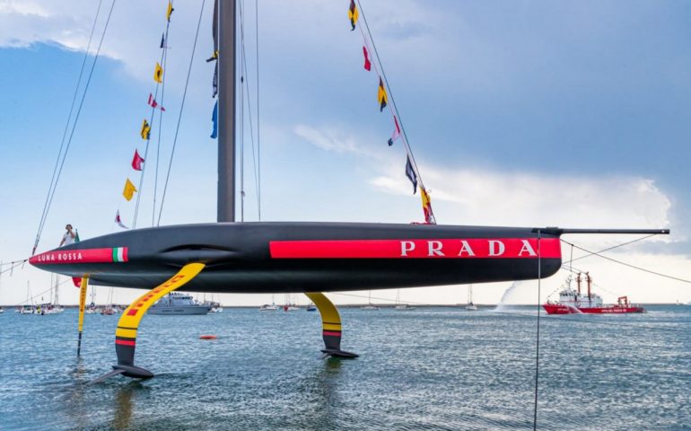 Il team di Luna Rossa si riduce gli stipendi in favore degli ospedali sardi