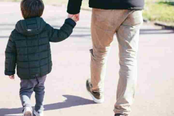 Sì alle passeggiate con figli nei pressi di casa. Sindaco Murgia: «Non diventi scusa per uscite gratuite o seguirà ordinanza»