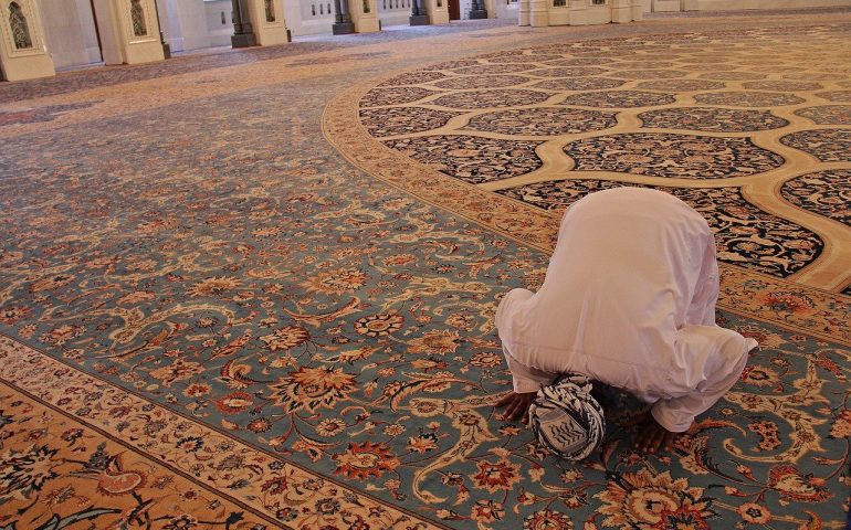 Ieri è iniziato il Ramadan: anche in Sardegna i fedeli musulmani pregano in quarantena