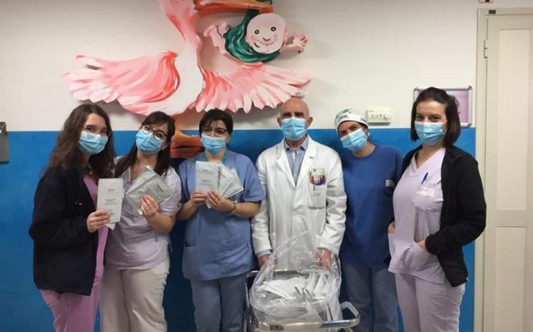 Lanusei, i reparti di Pediatria e Ostetricia: «Grazie all’amministrazione di Bari Sardo per le mascherine»