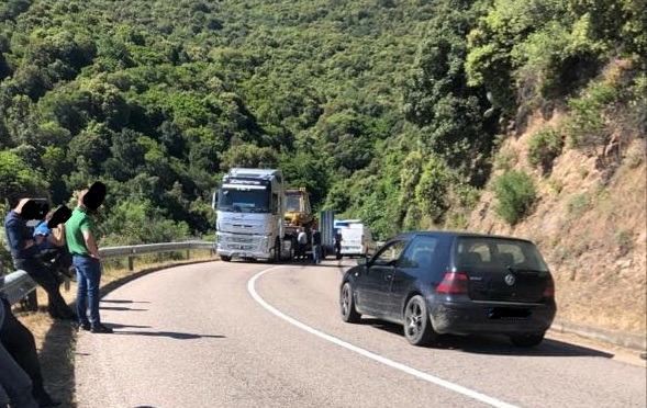 Incidente sulla Tortolì-Villagrande. Traffico bloccato, Vigili del fuoco al lavoro