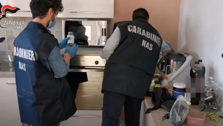 (VIDEO) Nelle palestre anabolizzanti e farmaci vietati ai ragazzi: il blitz dei Nas a Tortolì, Cagliari e Villasor