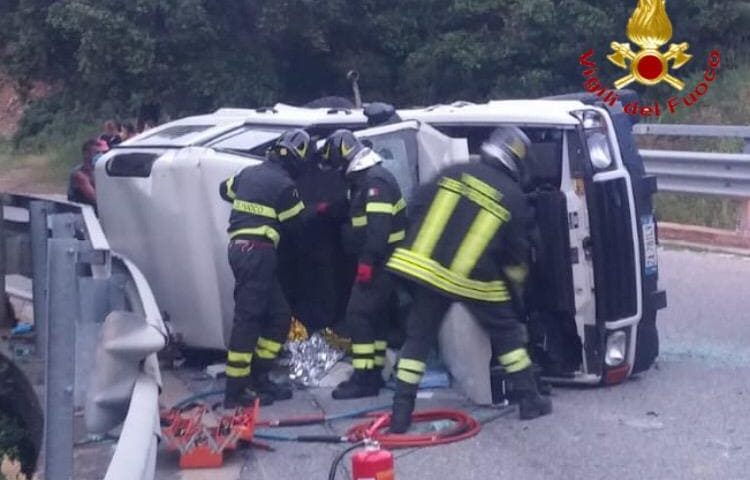 Scontro tra due auto nella Oliena-Dorgali, cinque persone in ospedale