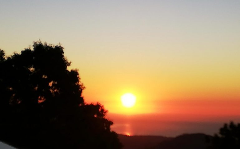 Le foto dei lettori. Sfumature vermiglie nel cielo di Arzana