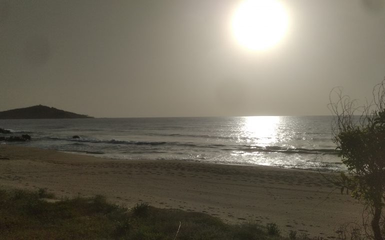 Le foto dei lettori. La spiaggia di Orrì al mattino nello scatto di Enzo Ferreri