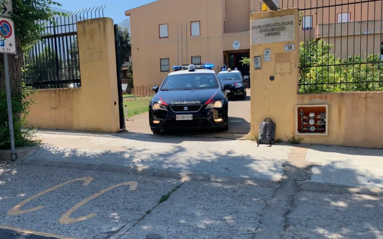 Ubriaco evade dai domiciliari e minaccia un vicino con una roncola: denunciato a Nuoro