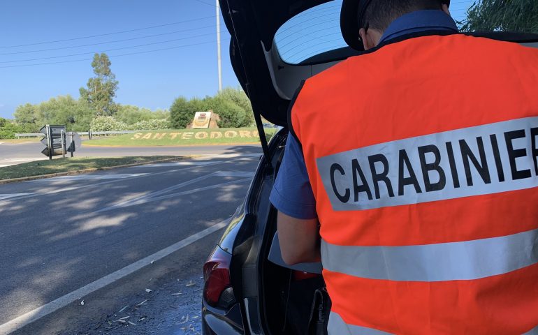 Furti e spaccio di droga: perquisizioni e sequestri a San Teodoro e Budoni