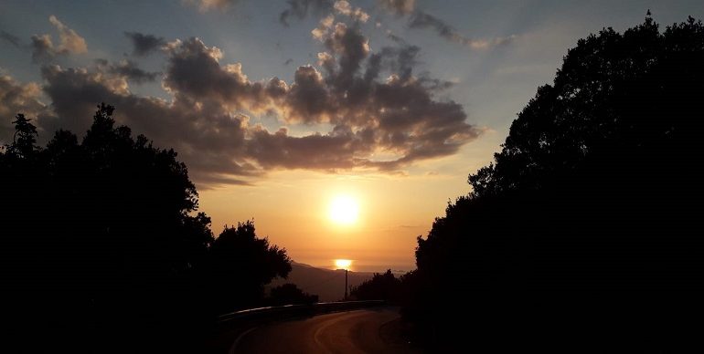 L’artista Davide Careddu (Garé) immortala il paesaggio visto da Villagrande: lo scatto “Respira”