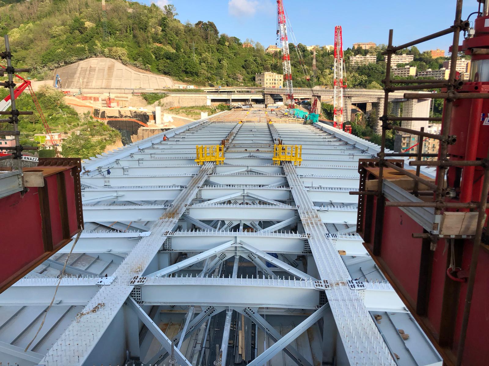 Fase di costruzione del nuovo ponte di Genova.