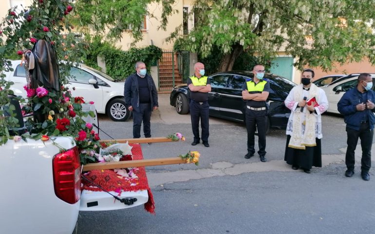 Villagrande e Villanova, processione e messa anti-Covid19: la Santa per le vie dei paesi con amministratori e parroci