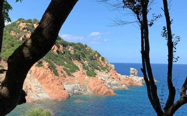 Bonificato l’ordigno trovato a Cala Moresca: spiaggia riaperta al pubblico