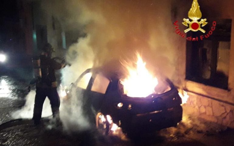 Siniscola, nella notte a fuoco l’auto di un allevatore