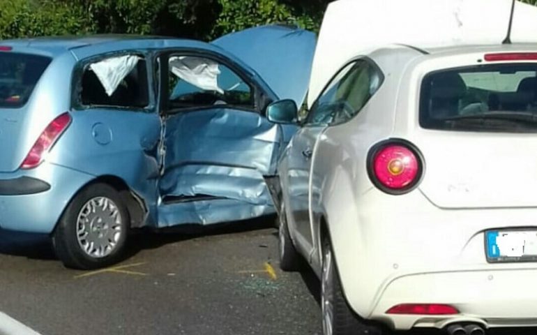 Incidente stradale sulla SS 125, nei pressi del bivio di Cea. Due persone in ospedale