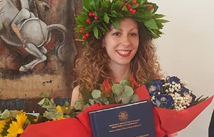 Arzana, discute la tesi di laurea nella sala consiliare. Il Sindaco: «Grande orgoglio»