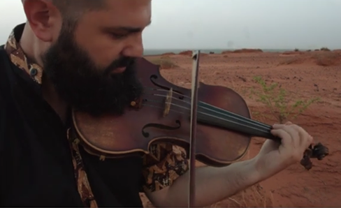 (VIDEO) È online “Solitudine” il nuovo video del violinista sardo Simone Soro girato in Africa