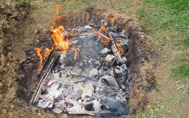 La ricetta Vistanet di oggi: “Su sirboni a carraxiu”, il cinghiale cotto sotto terra, una preparazione antichissima