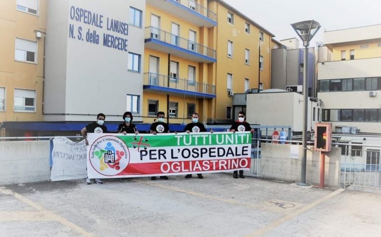 La fotonotizia. “Tutti uniti per l’ospedale ogliastrino”: il nuovo striscione