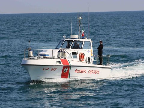 Arbatax, la Guardia Costiera soccorre una donna tunisina a bordo di un’imbarcazione