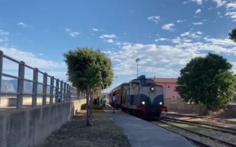 (VIDEO) La prima corsa del Trenino Verde sulla tratta Arbatax-Gairo