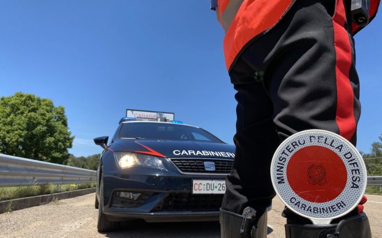 Orosei: botte ai genitori e minacce ai Carabinieri, arrestato un 24enne