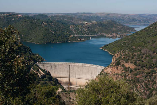 Maltempo, sotto controllo le dighe sarde. La diga di Flumineddu, in Ogliastra, ha scaricato 50 metri cubi al secondo