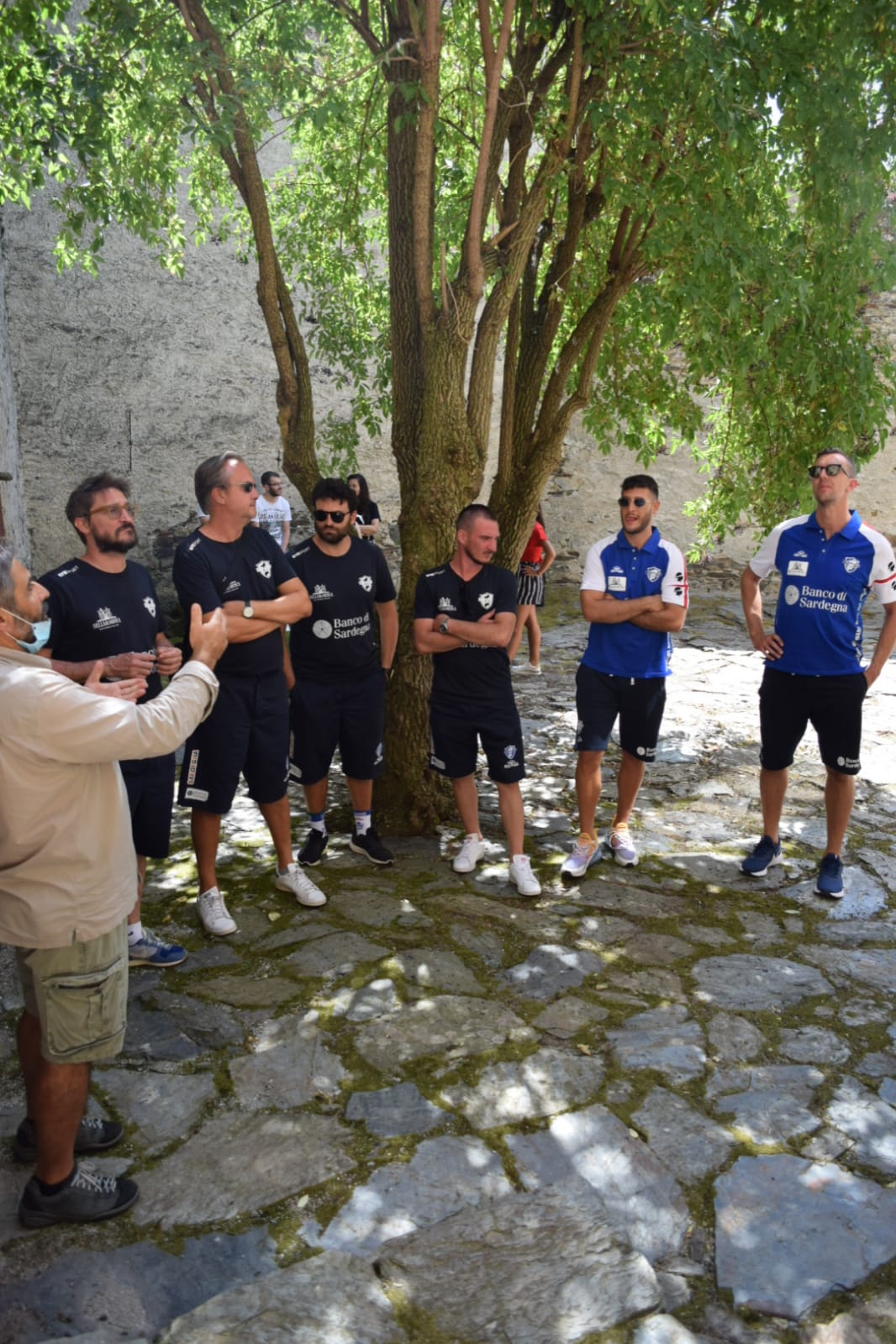 La Dinamo Sassari in visita nel paese di Seui.