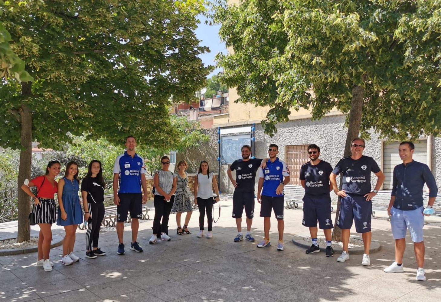 La Dinamo Sassari in visita nel paese di Seui.