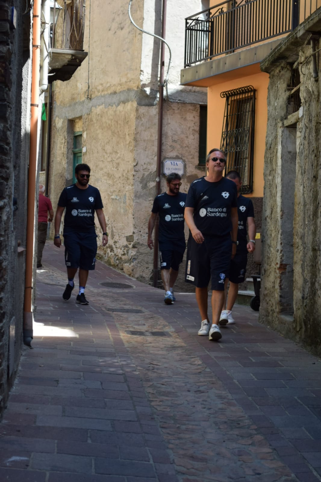 La Dinamo Sassari in visita nel paese di Seui.