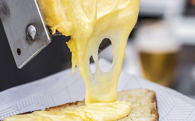 Apre a Tortolì “Dite Cheese”, il regno dei panini con formaggio sardo fuso