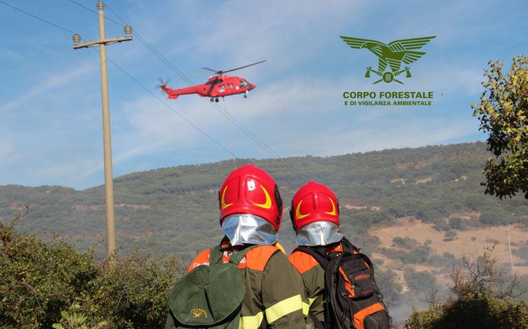 L’Isola brucia: fiamme in più punti. A Ghilarza in azione tre elicotteri e un Super Puma