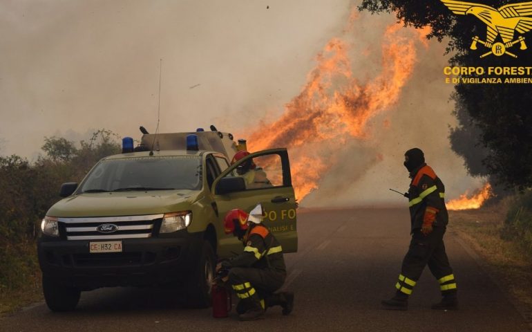 Il fuoco devasta l’Isola: 30 incendi in un solo giorno in Sardegna