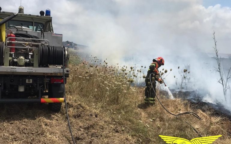 Fiamme a Baunei, località Osulai: interviene l’elicottero