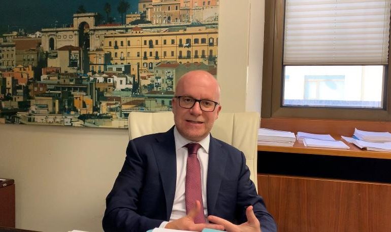 «Sardi come untori, grave danno d’immagine per tutta l’Isola»: Consiglieri Regionali PD chiedono Consiglio Regionale straordinario
