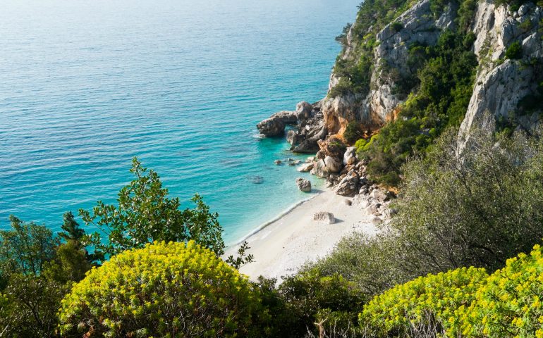 Le spiagge più belle dalla Sardegna. Ciottoli e fondale da favola: Cala Fuili