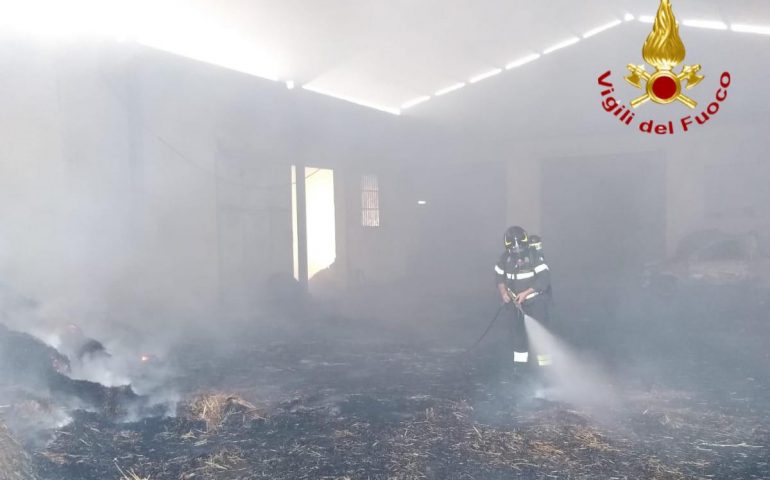 Incendio a Orani, brucia un fienile nei pressi della 131