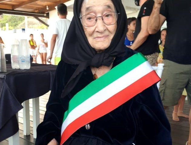 Centenari d’Ogliastra. Tzia Elvira Orrù, di origini jerzesi, ha spento ieri la bellezza di 102 candeline