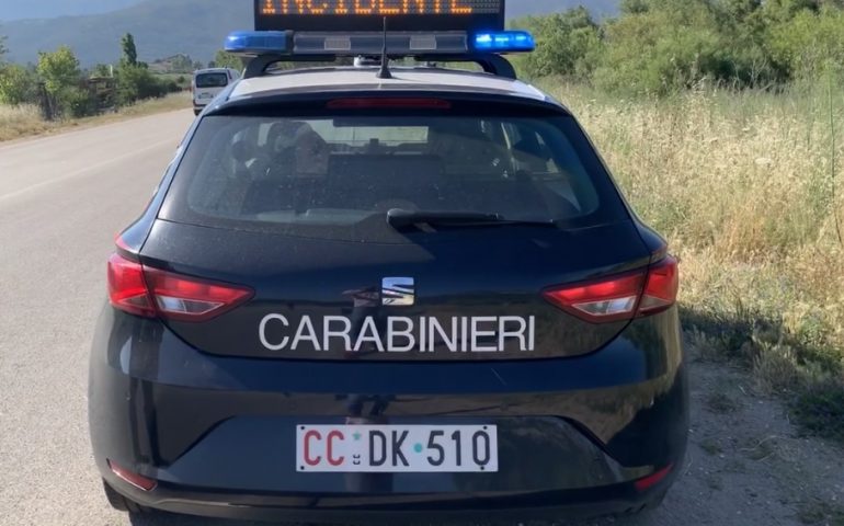 Bari Sardo, provoca un incidente stradale e poi si allontana. Trovato dai carabinieri