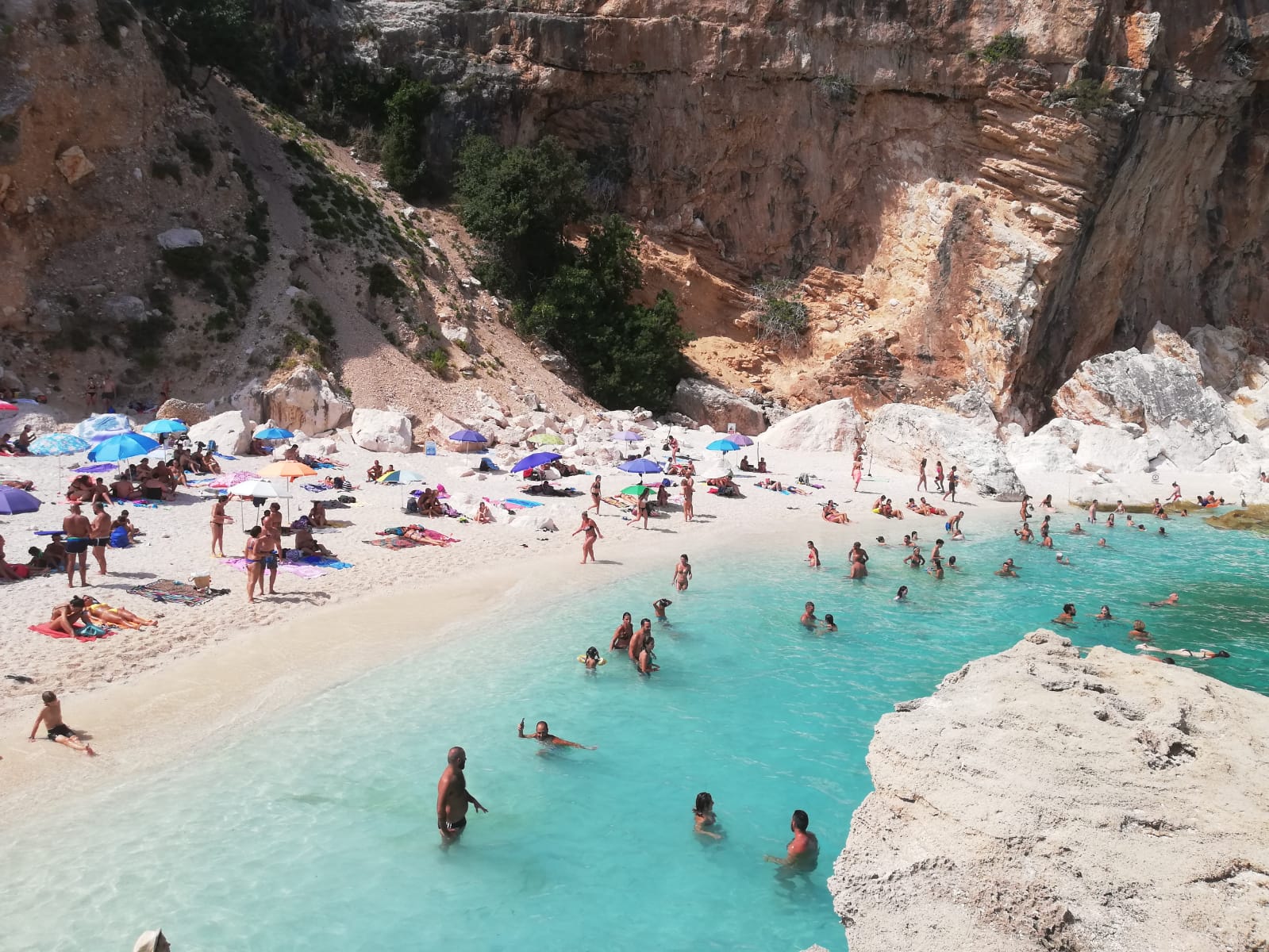 Cala Mariolu, controllata dai barracelli di Baunei.