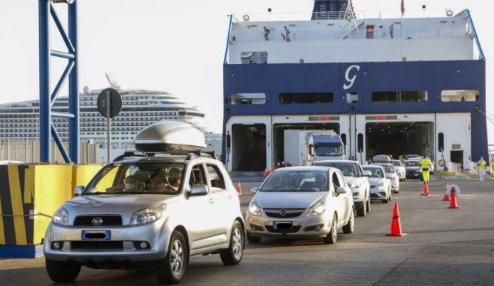 Rientro dei turisti positivi dall’Isola: l’ipotesi è quella delle navi