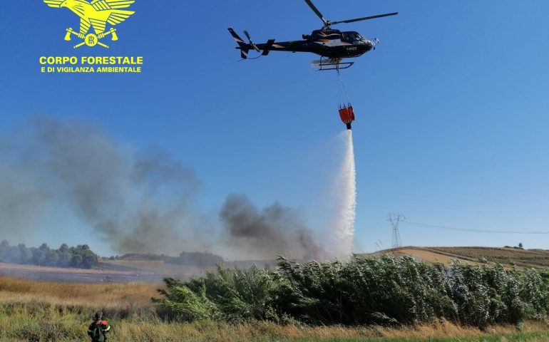 Ancora fiamme sull’Isola. Torpè, incendio in corso: in volo l’elicottero