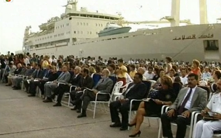 24 agosto 1996: il Sultano dell’Oman è a Cagliari, con 30 mercedes, 2 panfili e più di mille persone al seguito