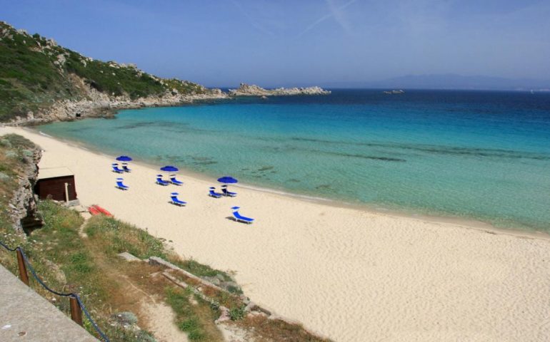 Le spiagge più belle della Sardegna. Rena Bianca: fondale basso, spiaggia soffice e acqua cristallina