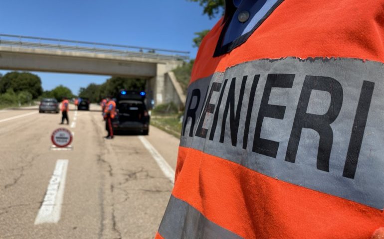 In auto con due coltelli sotto i sedili: due denunce a Villanova Tulo