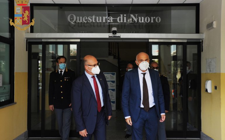 Nuoro, la visita del Prefetto Luca Rotondi in Questura. Lo riceve Colucci