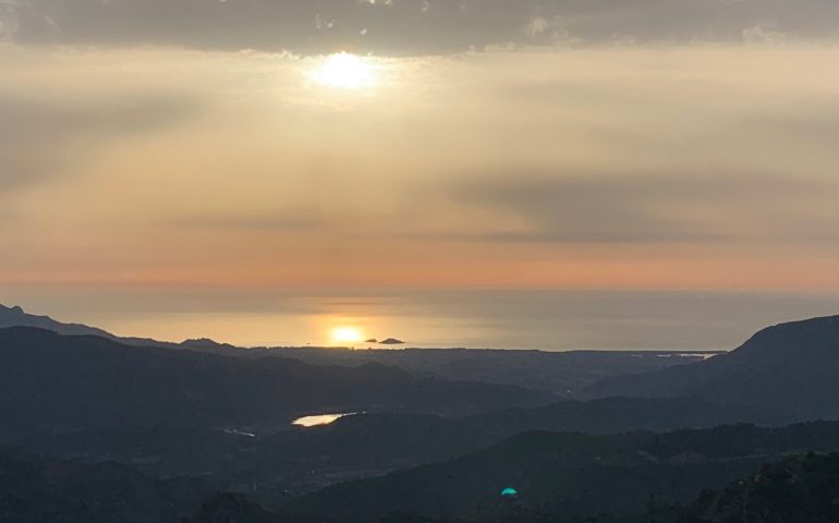 Le foto dei lettori. L’Isolotto d’Ogliastra al sorgere del sole