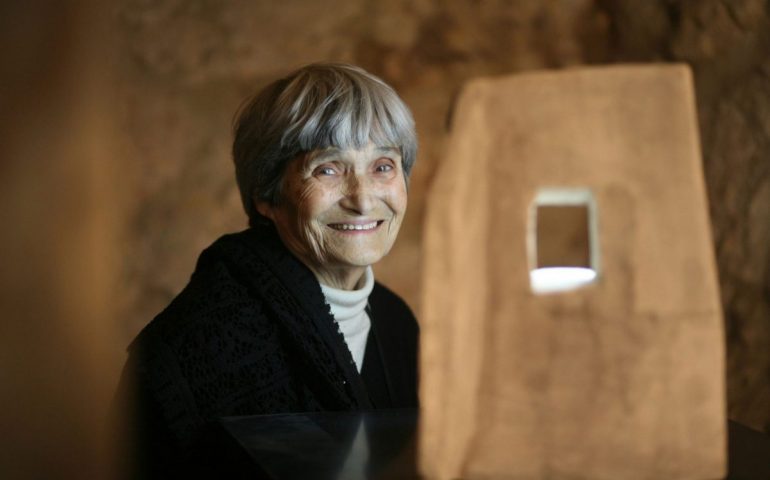 “Maria Lai, Divenire Pietra”: a dieci anni dalla scomparsa dell’artista ogliastrina, una mostra a lei dedicata