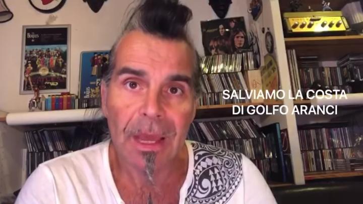 (Video) Anche Piero Pelù con “Salviamo la costa di Golfo Aranci”, contro l’allevamento di ostriche