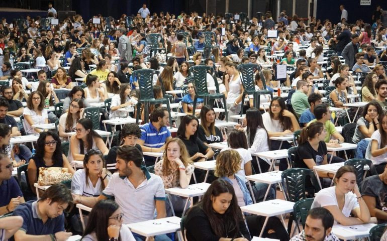 Test di ingresso a Medicina, candidati sardi in quarantena a rischio esclusione: il caso arriva in Parlamento