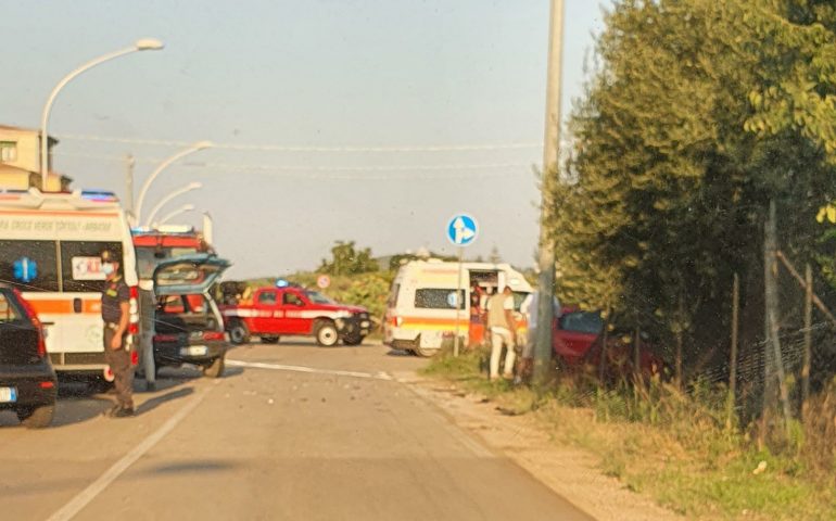 Brutto scontro tra auto in Via Foddeddu a Tortolì, traffico deviato