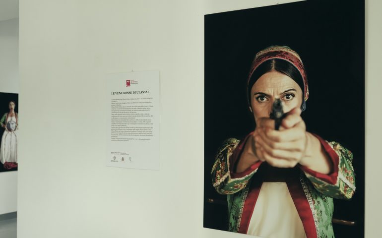“Le vene rosse di Ulassai”, l’omaggio dell’artista Chiara Mulas a Maria Lai al MEA di Asuni